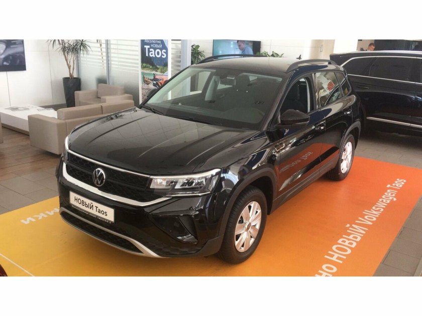 VW Taos черный