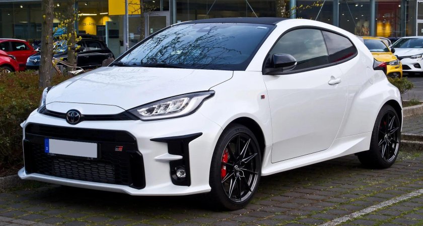 Тойота Ярис спорт 2021
