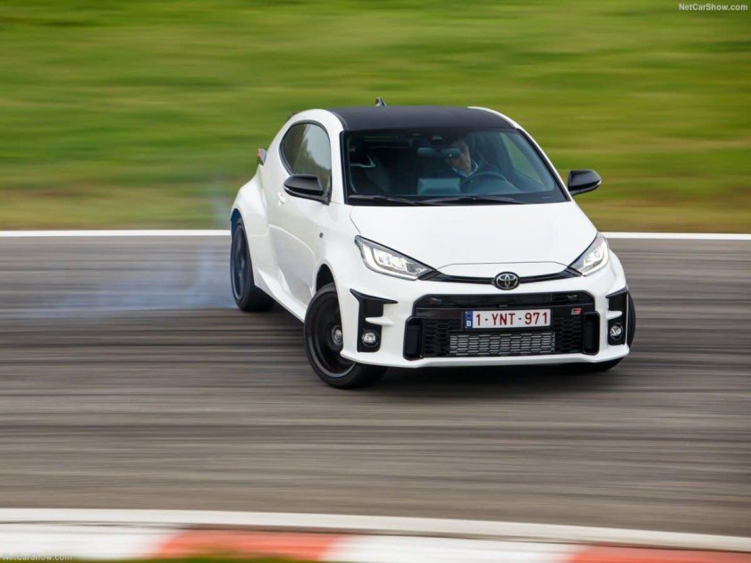 Тойота gr Yaris 2021