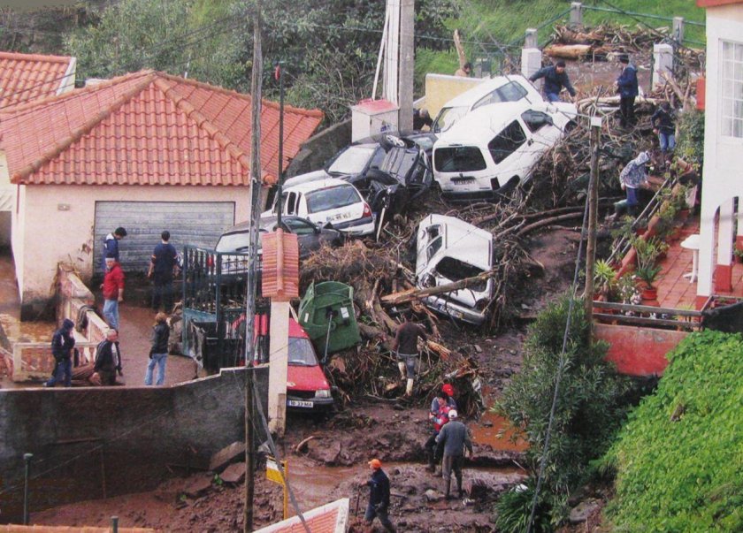 Потоп и куча машин