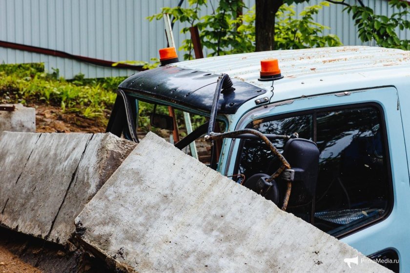 Разрушенный забор