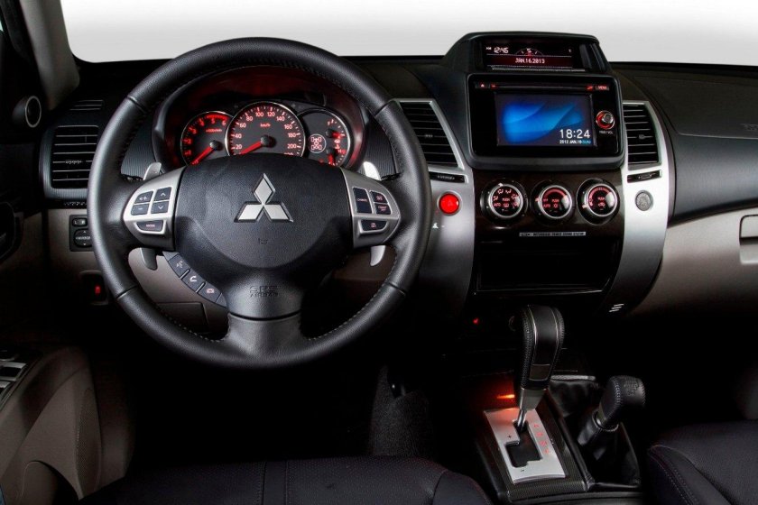 Митсубиси Паджеро спорт 2014 салон