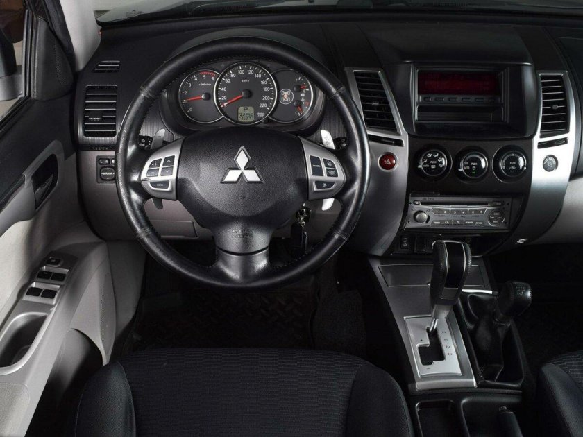 Mitsubishi Pajero Sport II