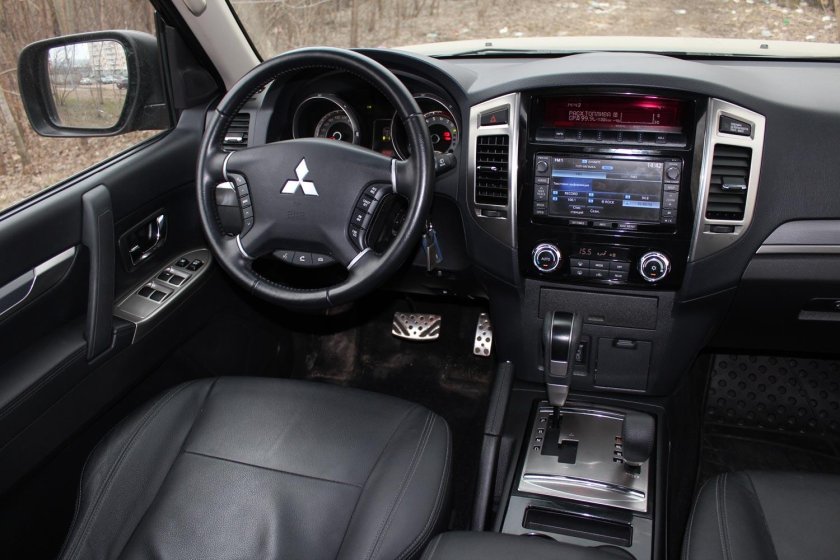 Митсубиси Паджеро 4 салон