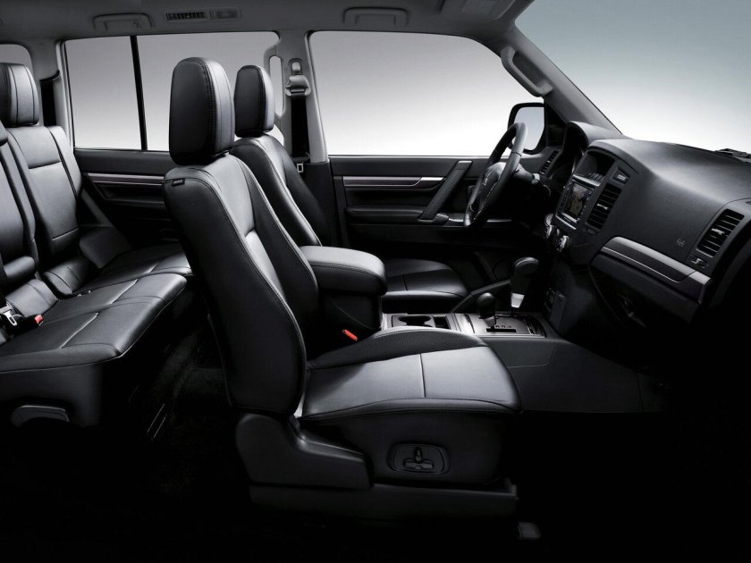 Митсубиси Паджеро 4 салон