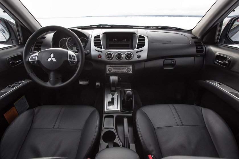 Mitsubishi l200 салон