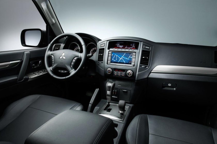 Митсубиси Паджеро 4 поколения салон