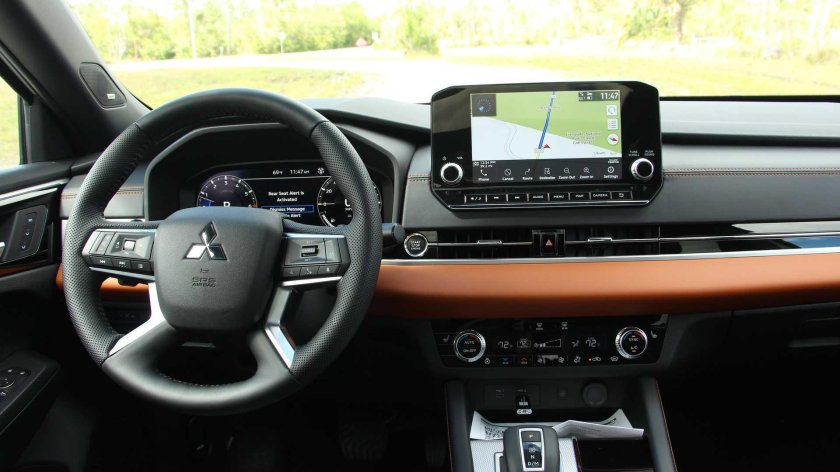 Mitsubishi Outlander 2022 Interior