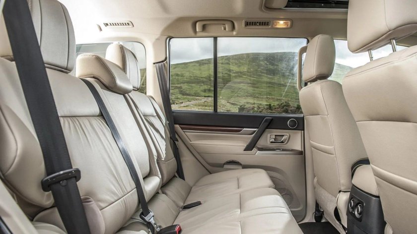 Mitsubishi Pajero 4 салон