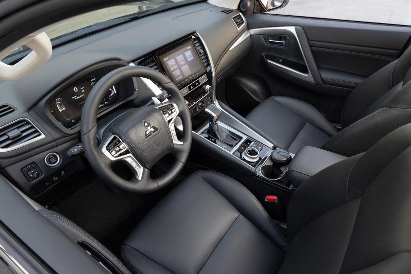 Mitsubishi Pajero Sport 2022 салон