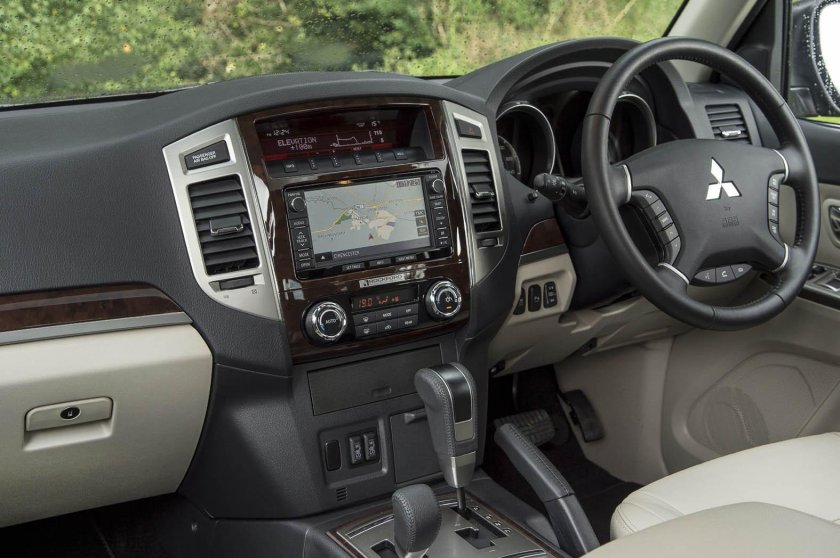 Паджеро 4 салон