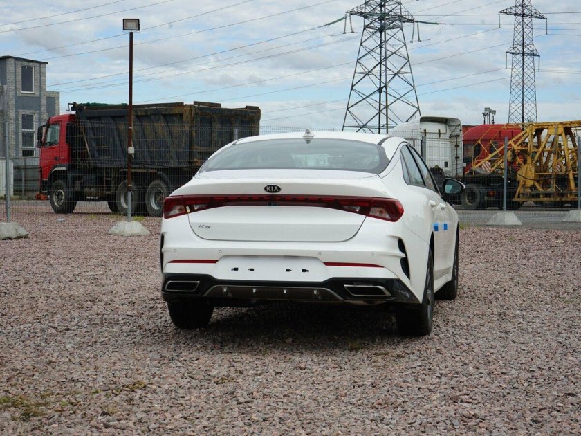 Kia k5 белая