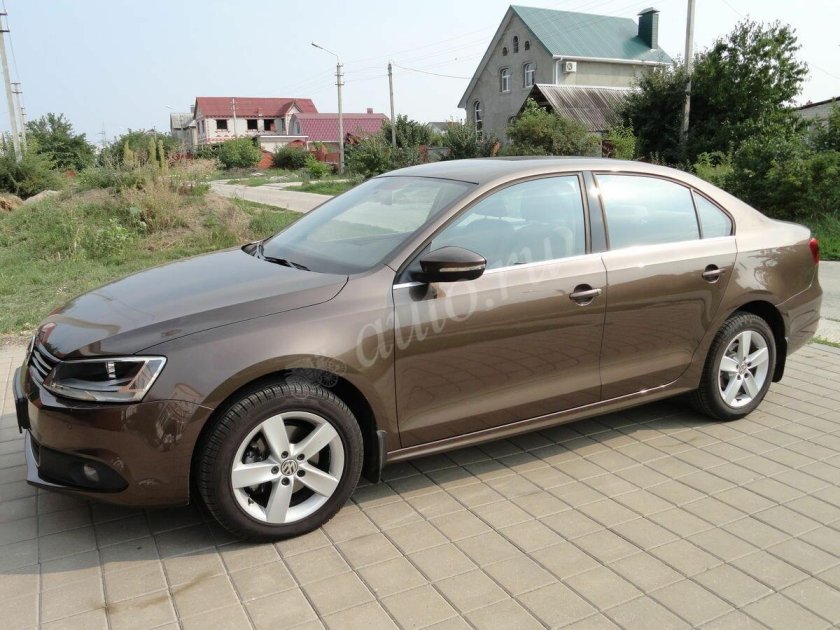 Фольксваген Джетта коричневая 2012