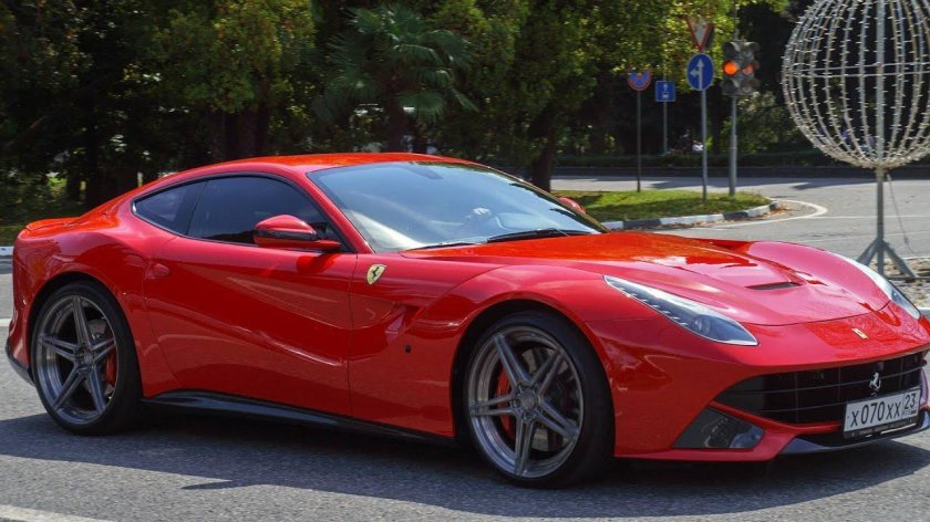 Ferrari f12 Berlinetta Red