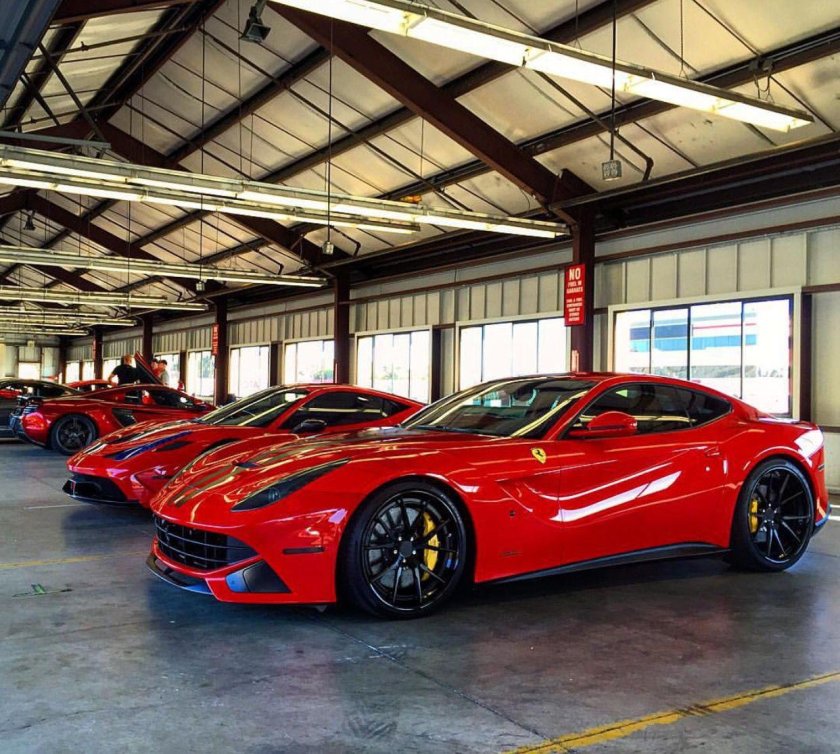 Феррари f12 Берлинетта