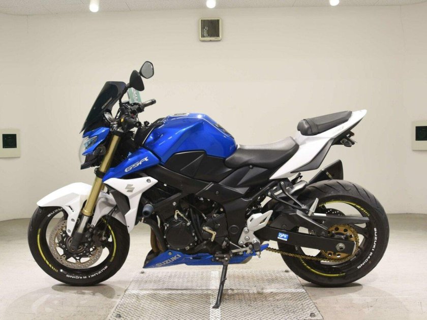Suzuki GSR 750