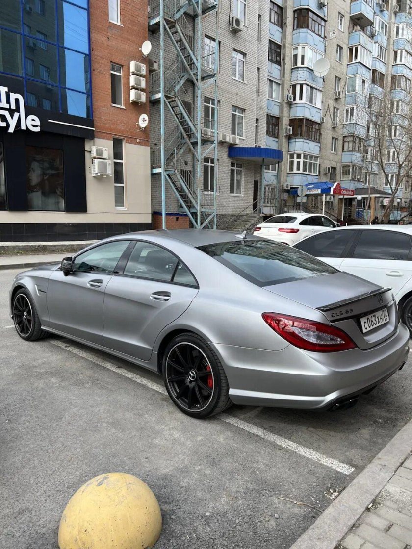 Мерседес CLS серый глянец