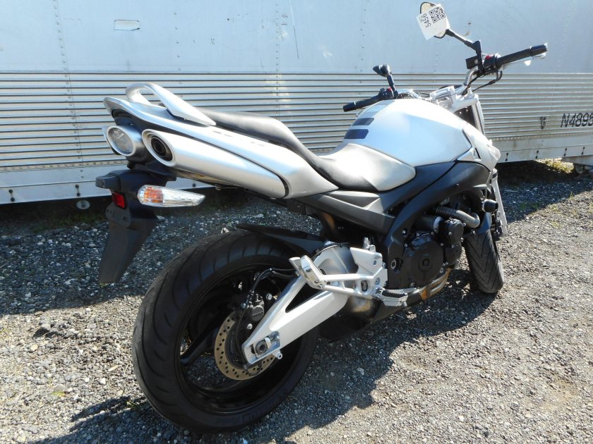 Мотоцикл Suzuki GSR 400