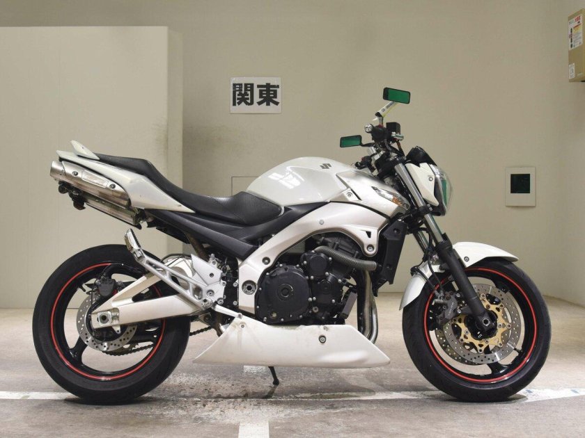 Suzuki GSR 400