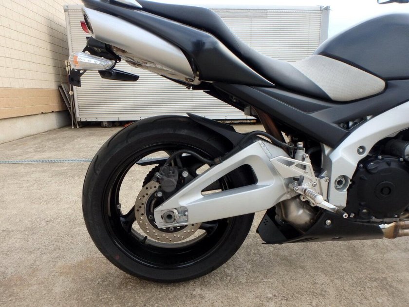 Сузуки GSR 400