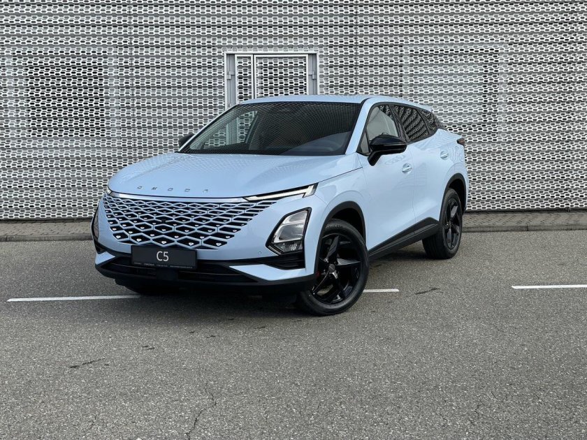 Машина Omoda 2023