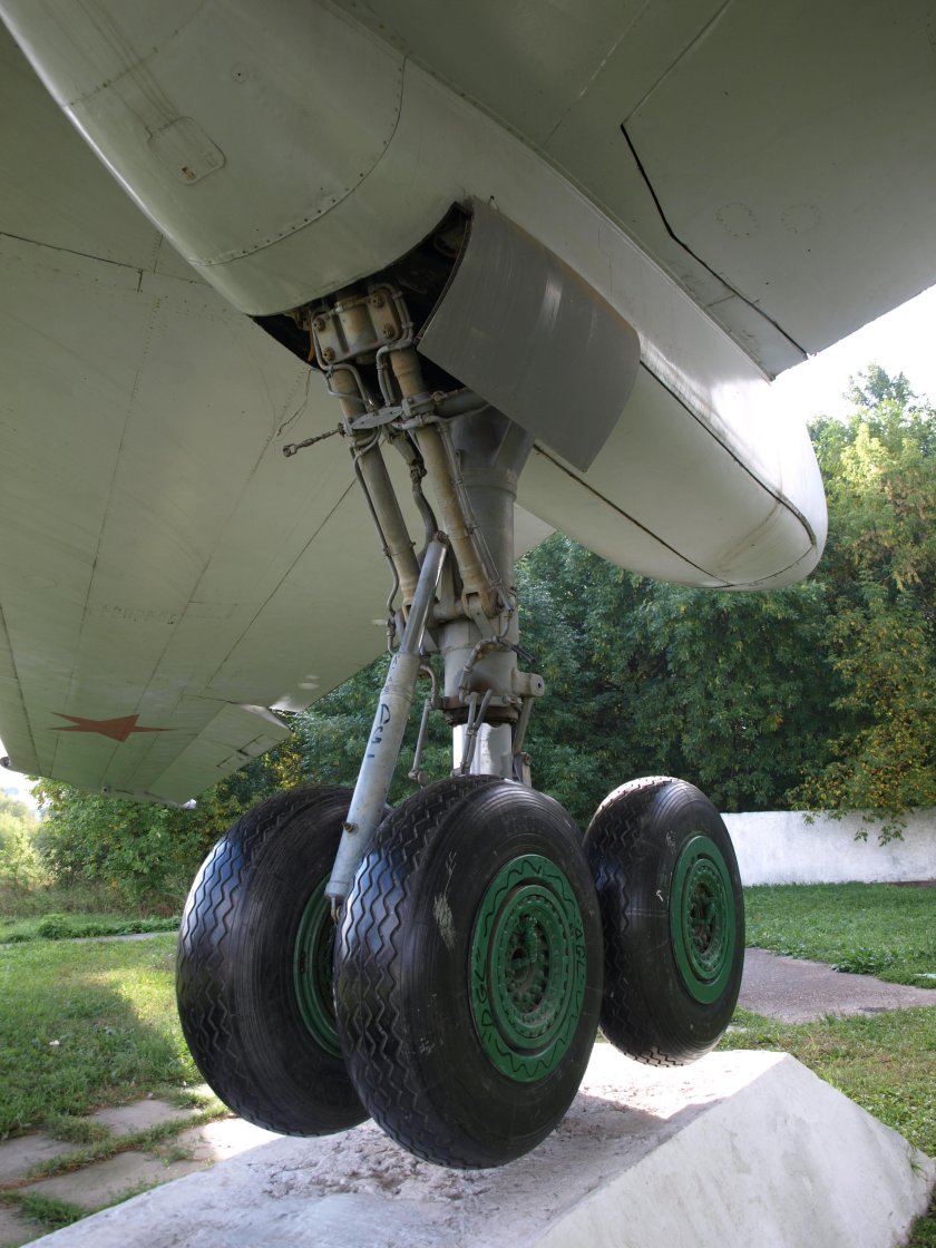 Ту-16 шасси