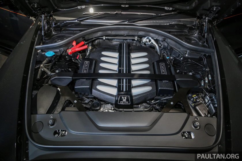 Rolls-Royce Cullinan двигатель