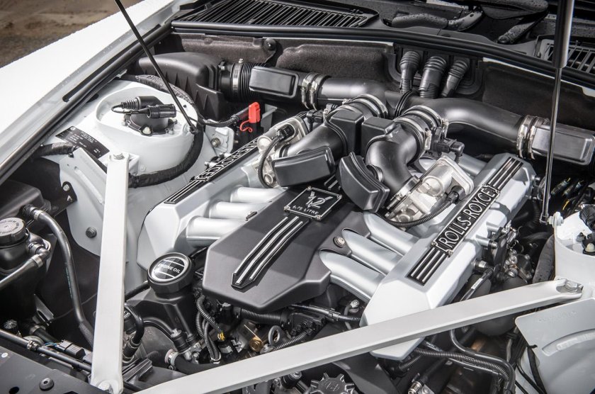 Rolls Royce Phantom двигатель