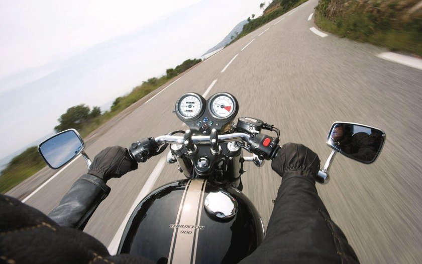 Мотоцикл Триумф Тракстон 2009