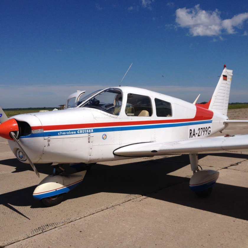 Самолет Piper Cherokee