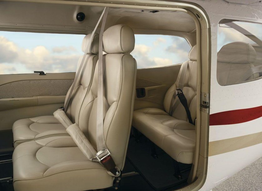Cessna 172s салон