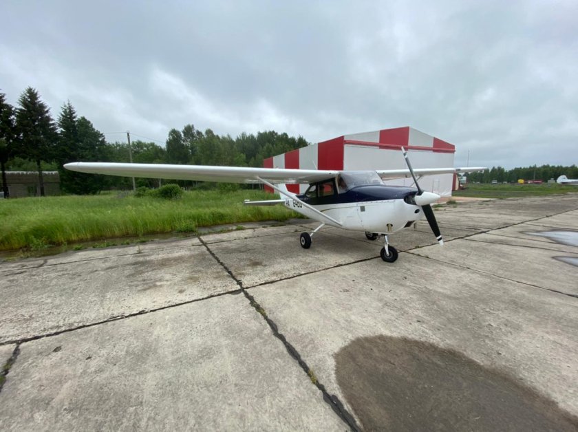 Четырехместный самолет полеты