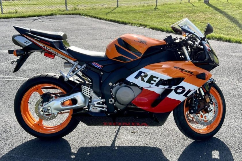 Honda cbr1000rr Repsol Replica