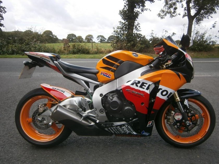 Спортбайк Хонда CBR 1000 RR
