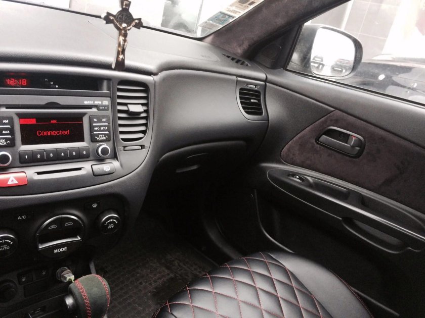 Kia Rio торпеда