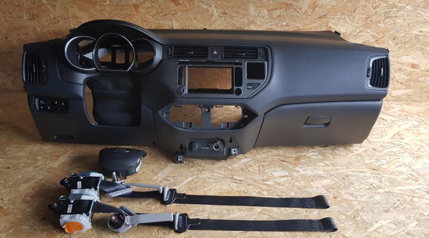 Табличка Air Bag на торпеду Рио 2 купить