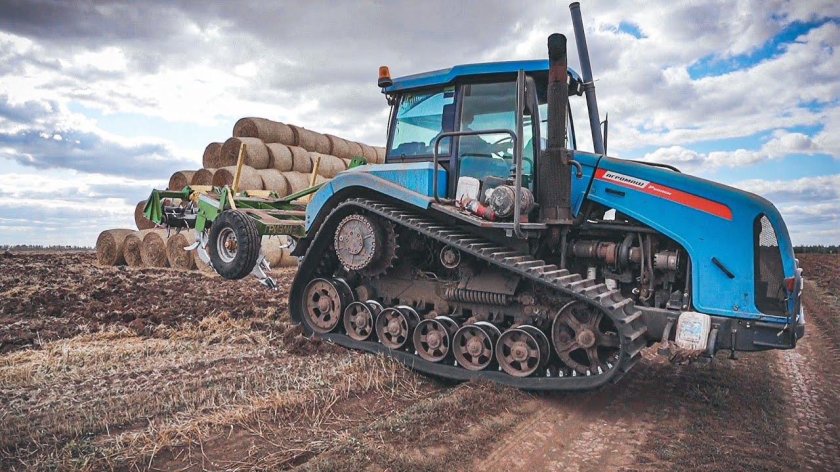 Трактор Руслан гусеничный