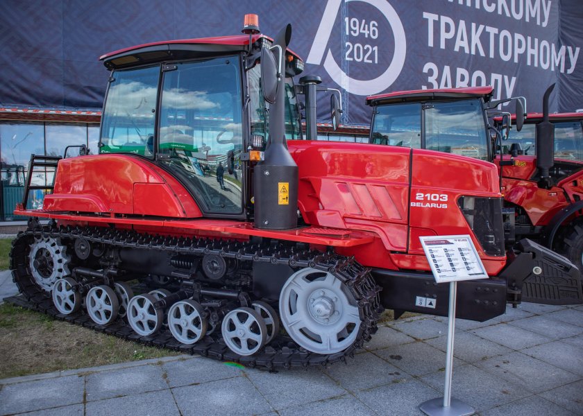 Трактор гусеничный Belarus-2103