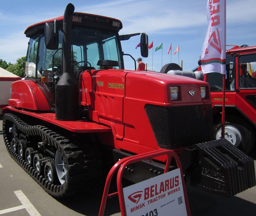 Трактор МТЗ 2103