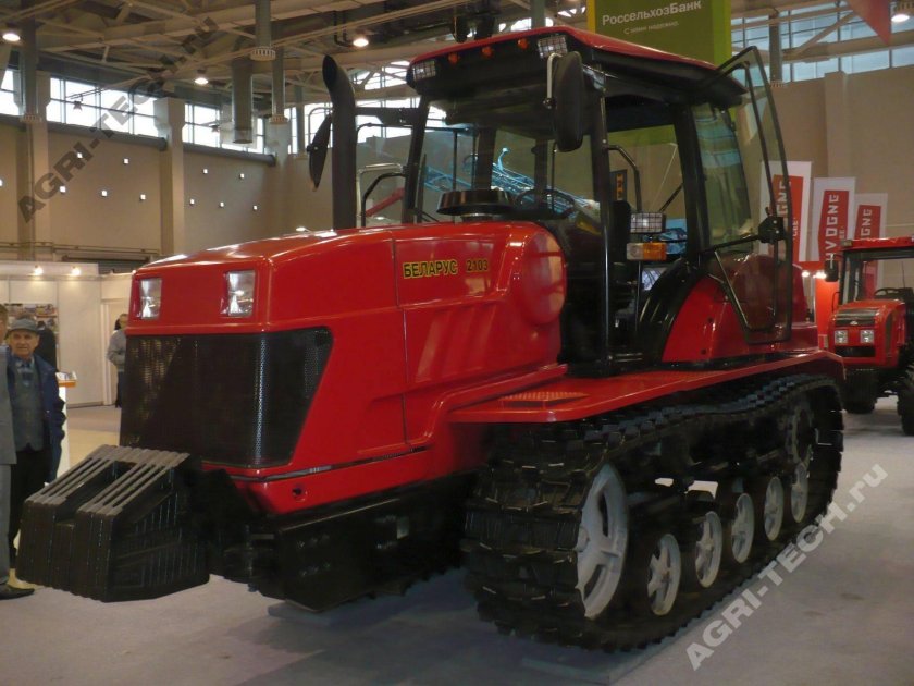 Гусеничный трактор Беларус 2103