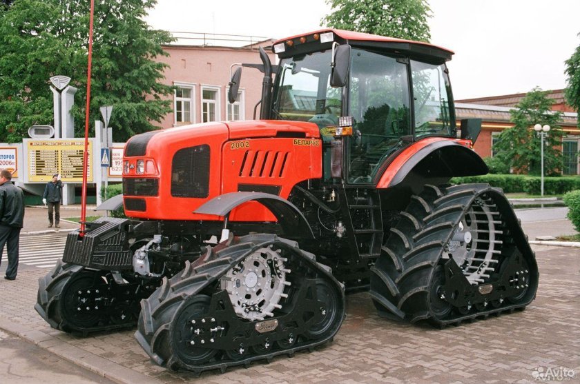 Гусеничный трактор Беларус 2103