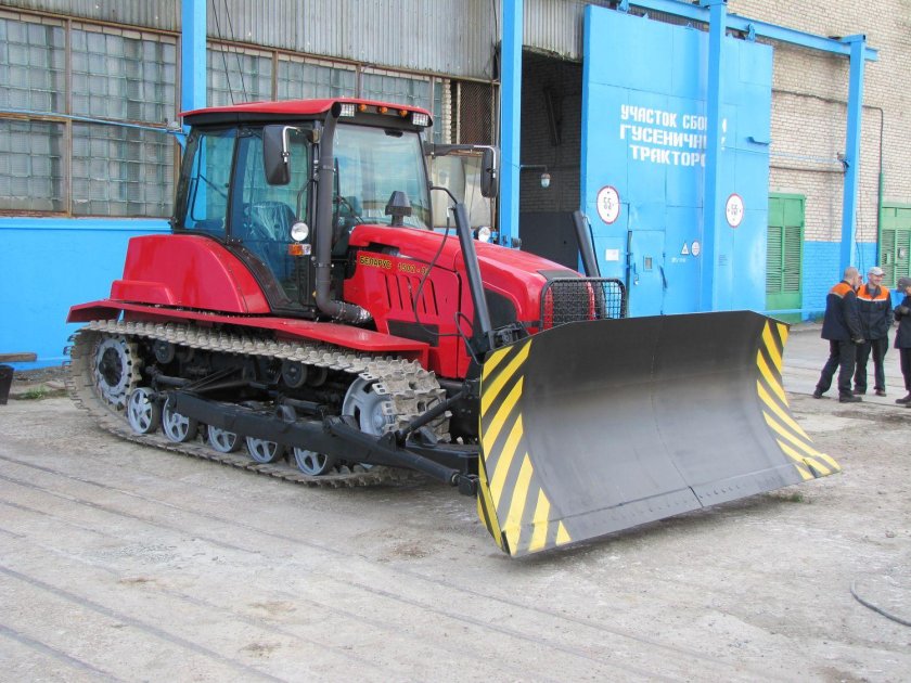Юто140н гусеничный трактор