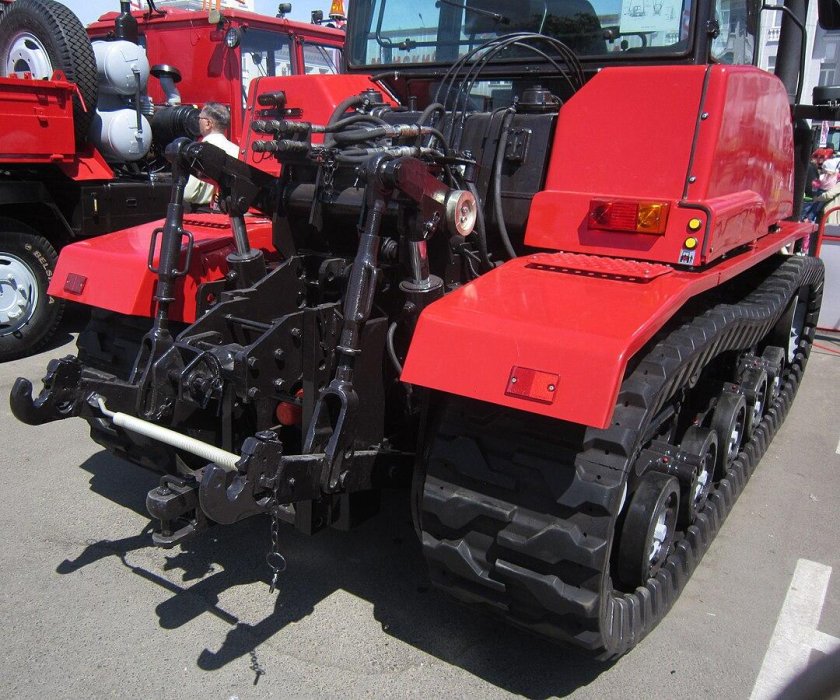 Беларус МТЗ 2103 трактор гусеничный