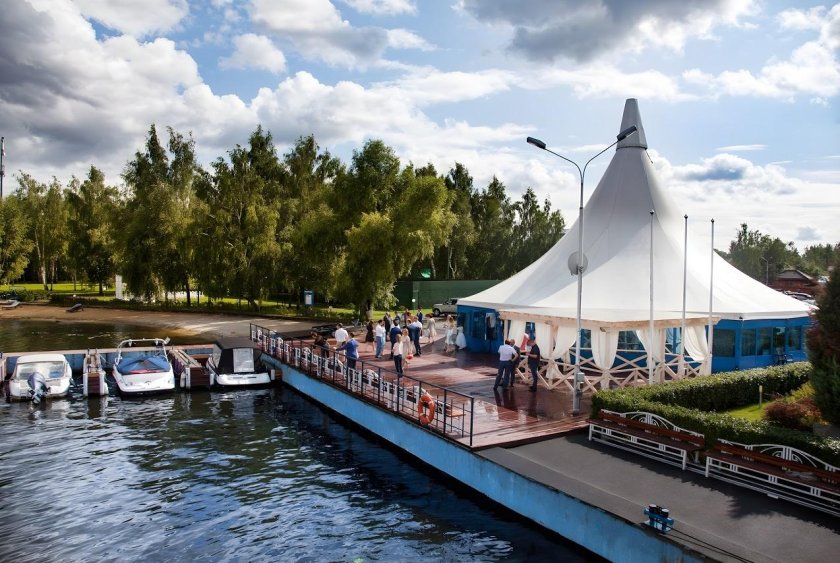 Яхт клуб Командор