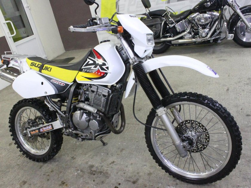 Suzuki dr250r s