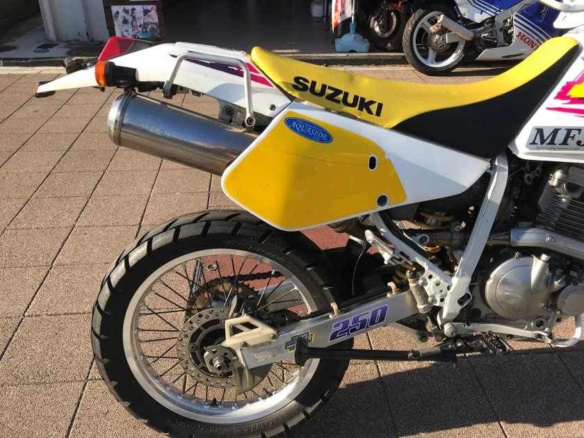 Suzuki dr250r s