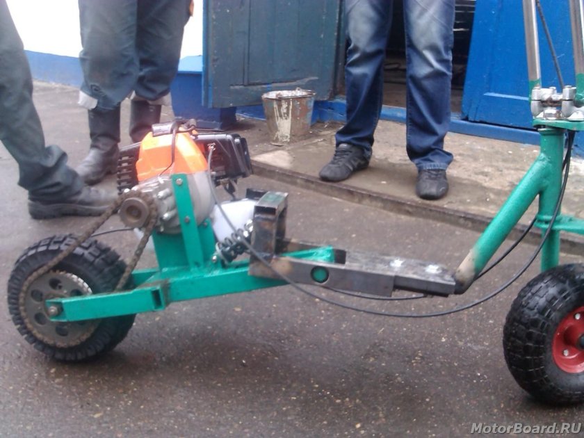Самокат с мотором от триммера