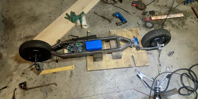 Задний маятник электросамоката Scooter