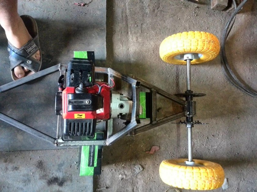 Машинка с двигателем от триммера