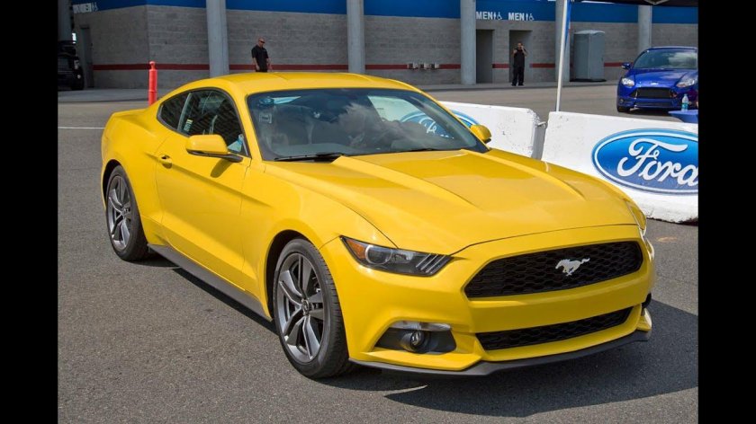 Форд Мустанг 2015 желтый